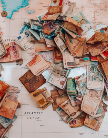 „Wie viel Trinkgeld soll ich geben?“ Die wichtigsten Trinkgeld-Regeln aus aller Welt